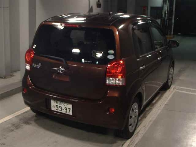 TOYOTA PORTE 2015