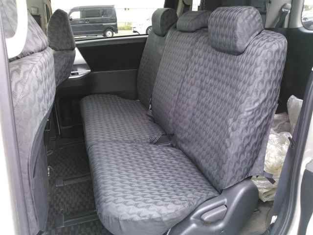 TOYOTA NOAH 2013