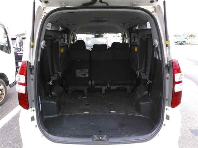 TOYOTA NOAH 2013