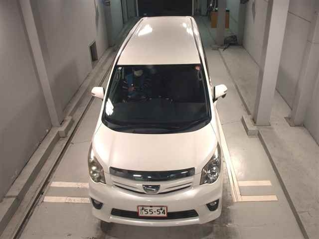 TOYOTA NOAH 2013