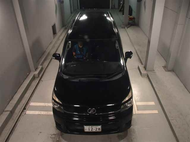TOYOTA VOXY 2010