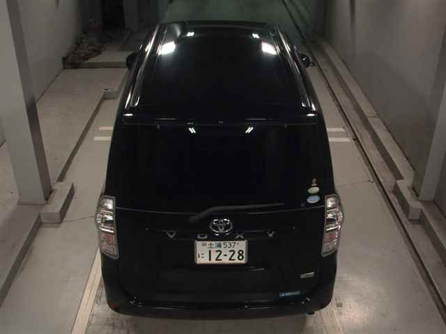 TOYOTA VOXY 2010
