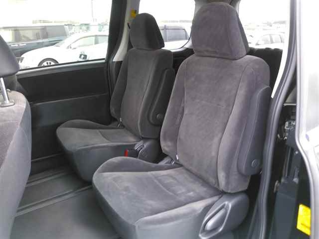 TOYOTA VOXY 2010