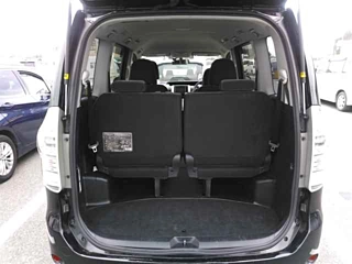 TOYOTA VOXY 2010