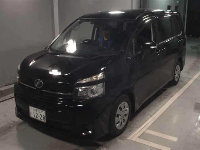 TOYOTA VOXY 2010