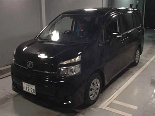 TOYOTA VOXY 2010
