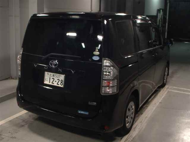 TOYOTA VOXY 2010