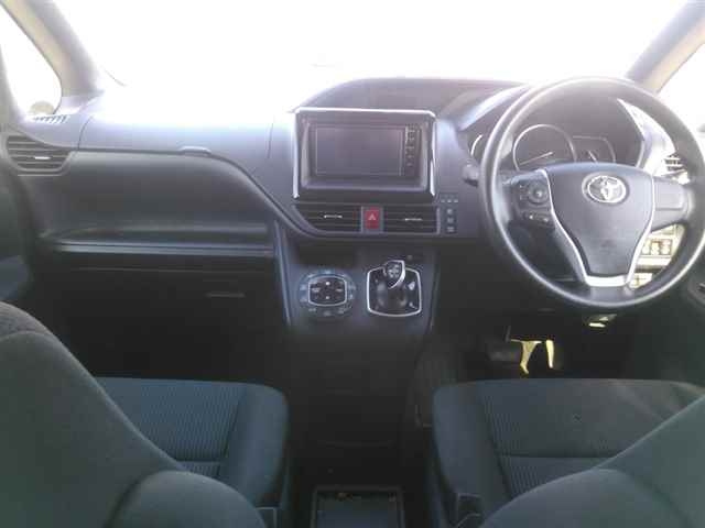 TOYOTA VOXY 2016