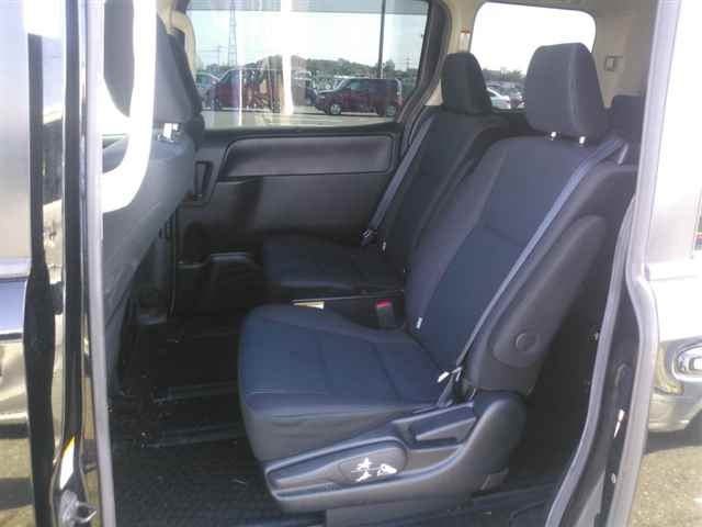 TOYOTA VOXY 2016