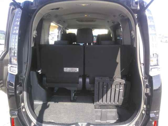 TOYOTA VOXY 2016