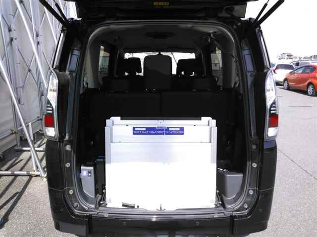 NISSAN SERENA 2019