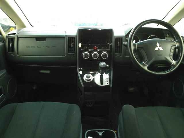 MITSUBISHI DELICA D5 2016