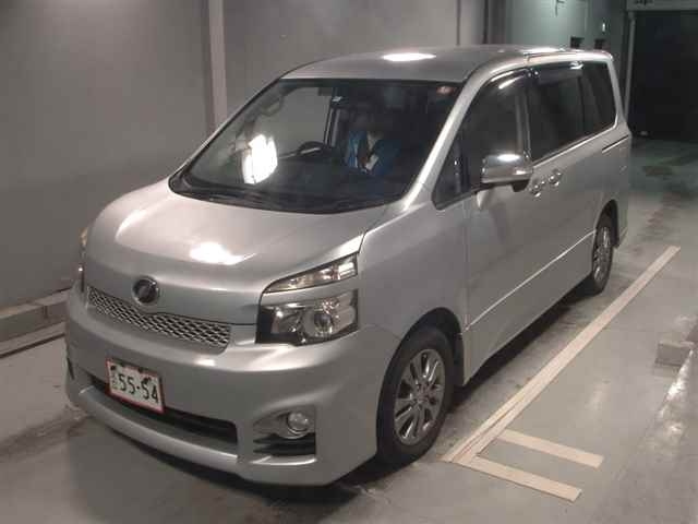 TOYOTA VOXY 2010