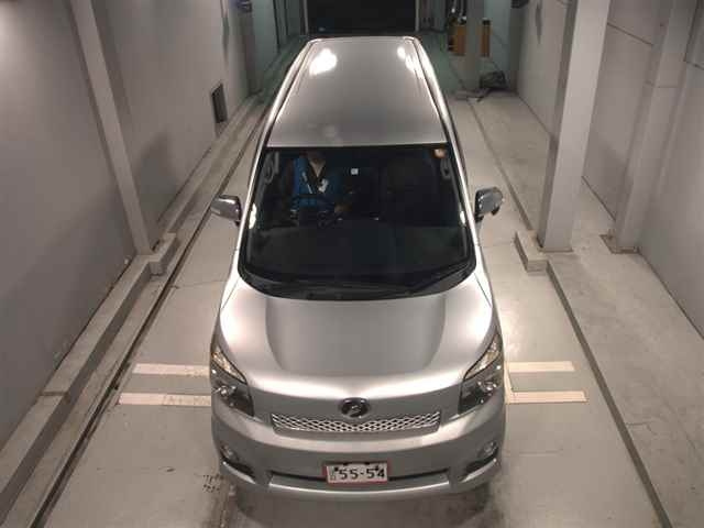 TOYOTA VOXY 2010