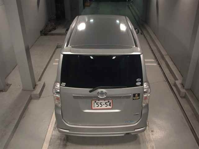 TOYOTA VOXY 2010
