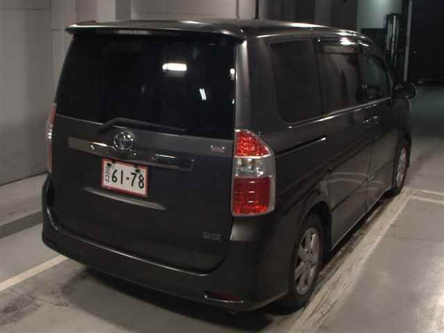 TOYOTA NOAH 2008