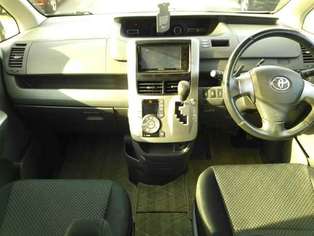 TOYOTA NOAH 2008