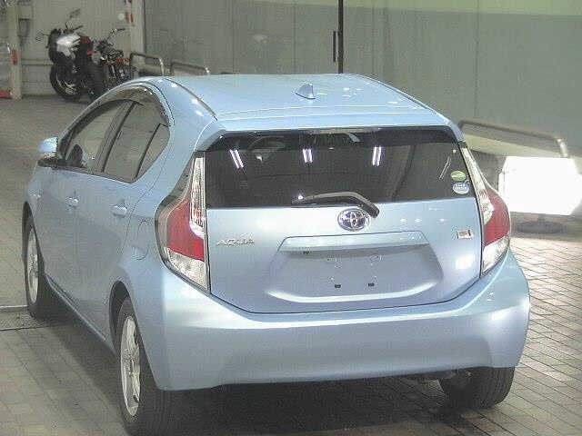 TOYOTA AQUA 2015