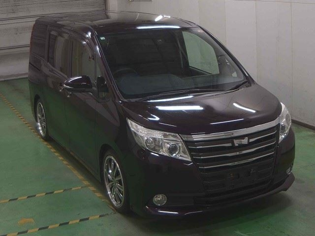 TOYOTA NOAH 2014