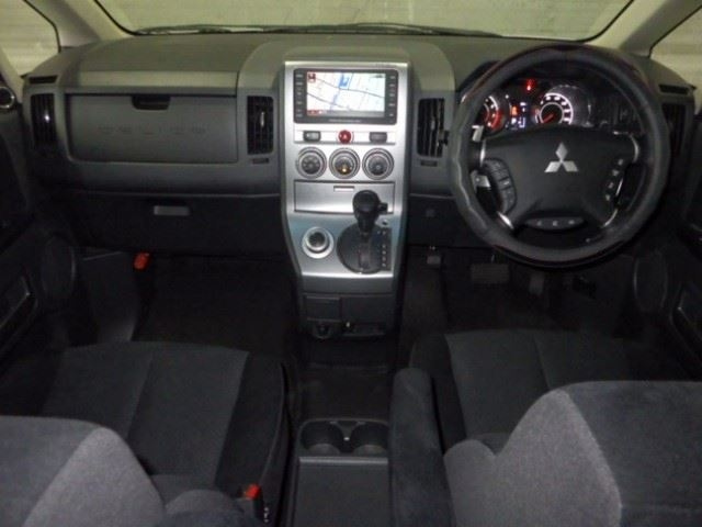 MITSUBISHI DELICA D5 2010