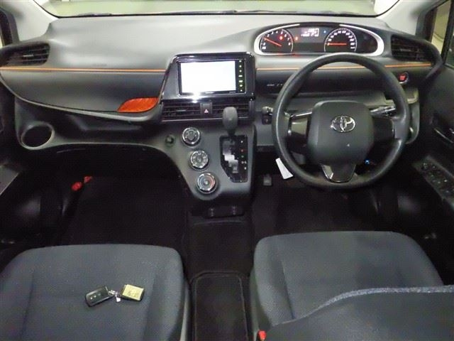 TOYOTA SIENTA 2016