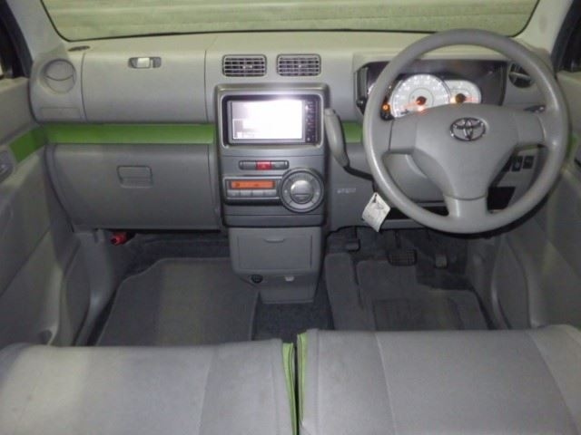 TOYOTA PIXIS SPACE 2016