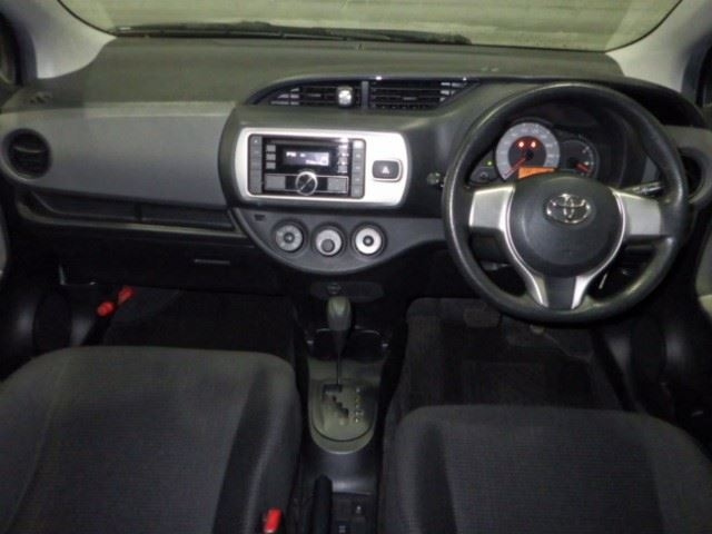 TOYOTA VITZ 2014