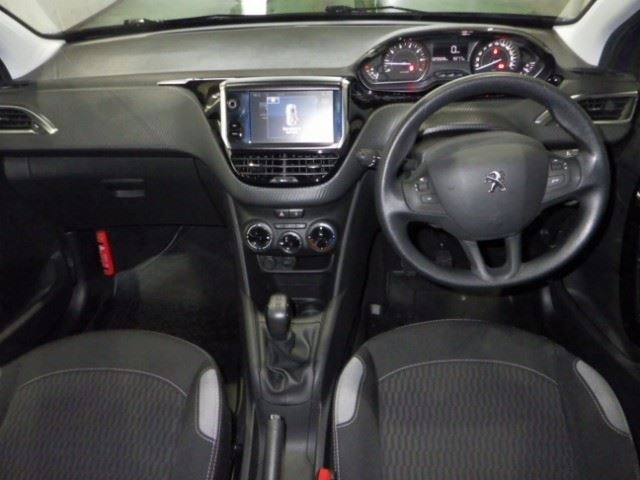 PEUGEOT 208 2016