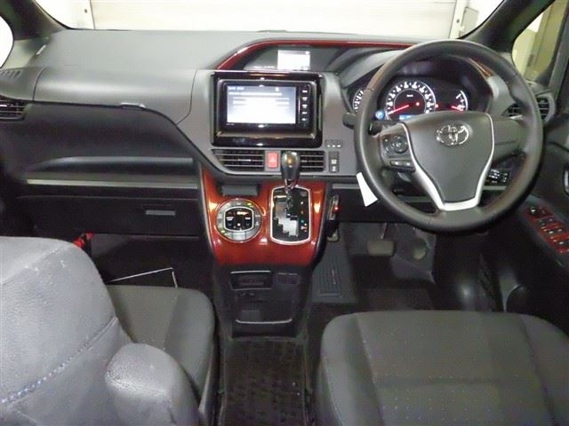 TOYOTA NOAH 2014