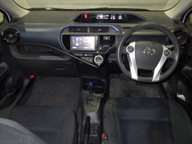 TOYOTA AQUA 2015