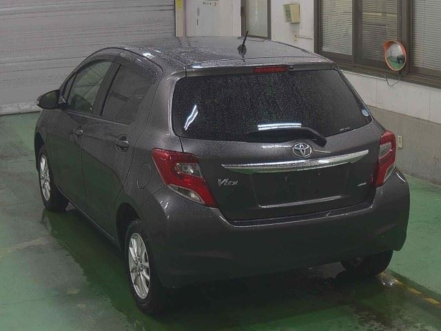 TOYOTA VITZ 2014