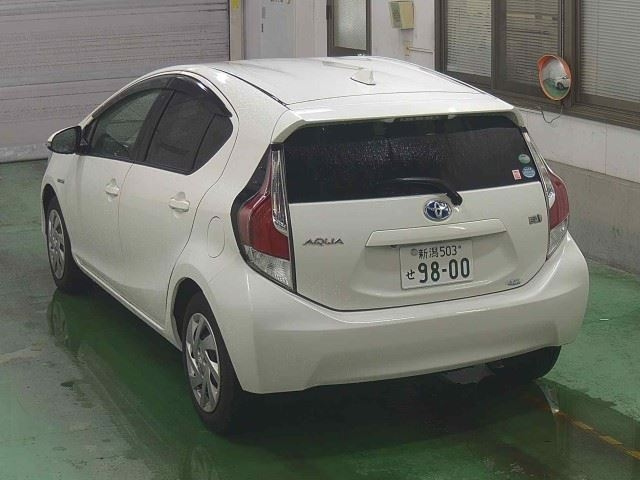 TOYOTA AQUA 2015