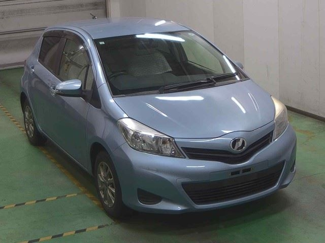 TOYOTA VITZ 2013