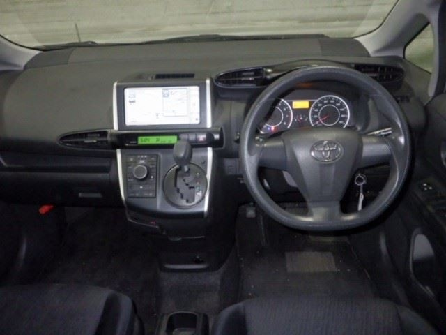 TOYOTA WISH 2010