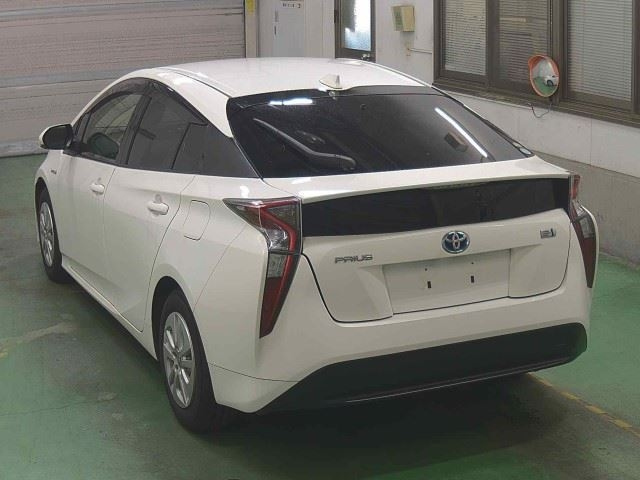TOYOTA PRIUS 2017