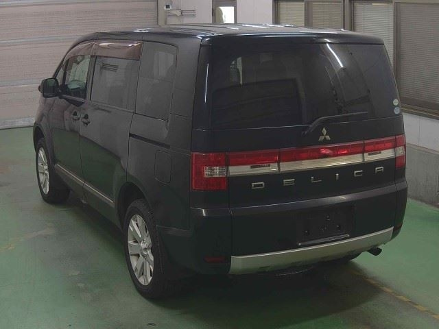 MITSUBISHI DELICA D5 2011