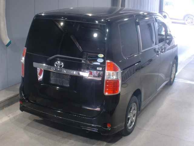 TOYOTA NOAH 2008