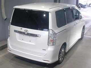 TOYOTA VOXY 2012