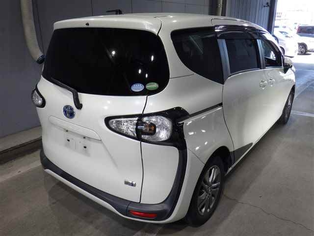 TOYOTA SIENTA 2016