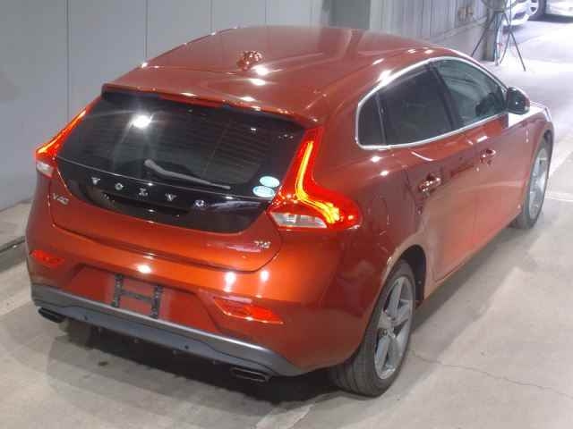 VOLVO V40 2014