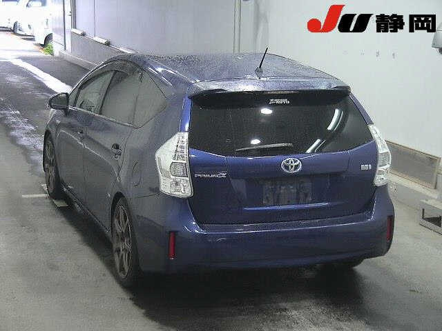TOYOTA PRIUS ALPHA 2011