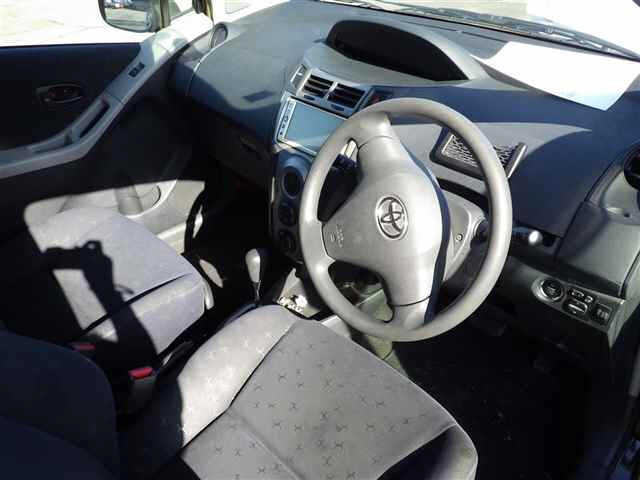TOYOTA VITZ 2010