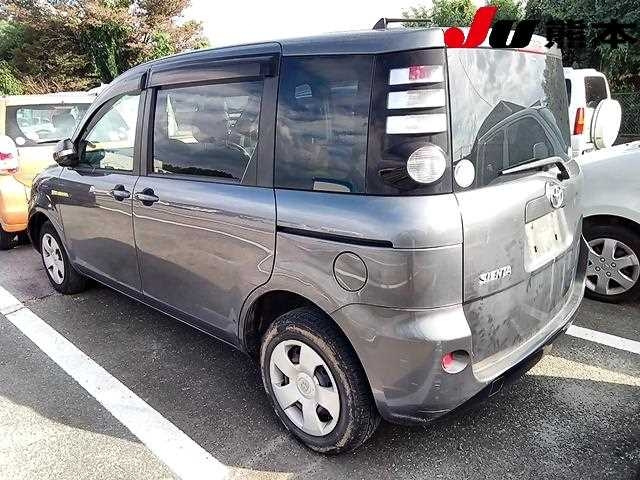 TOYOTA SIENTA 2010