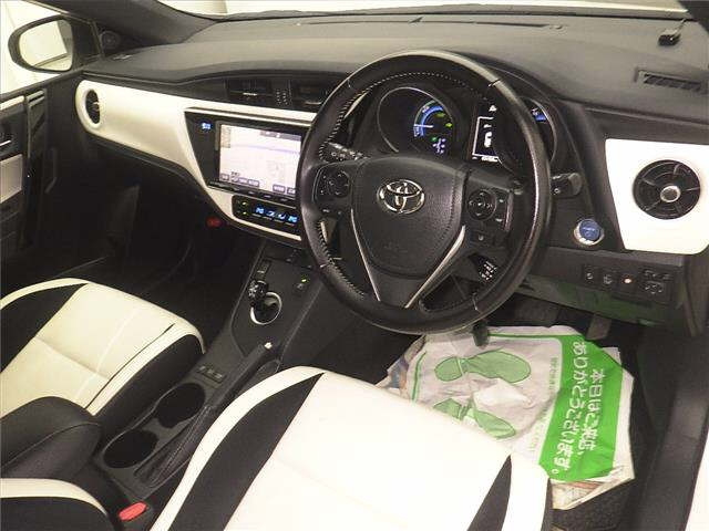 TOYOTA AURIS 2016