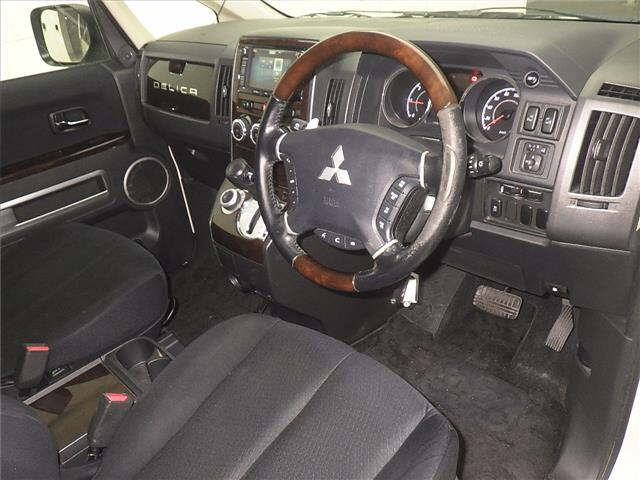 MITSUBISHI DELICA D5 2015