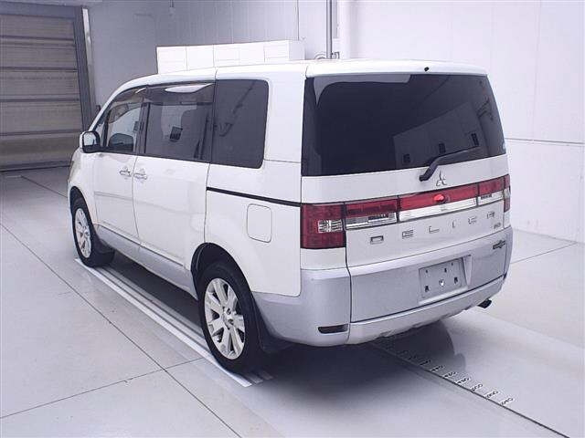 MITSUBISHI DELICA D5 2015