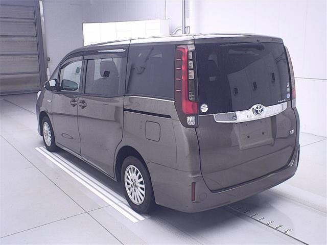 TOYOTA NOAH 2015