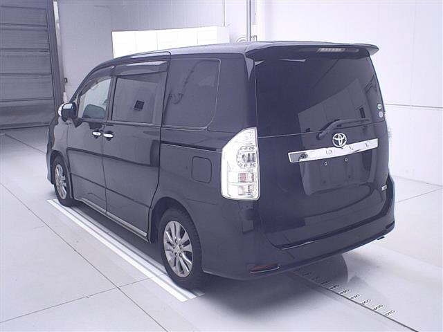 TOYOTA VOXY 2012