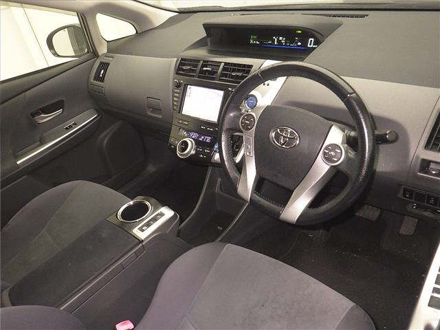 TOYOTA PRIUS ALPHA 2012