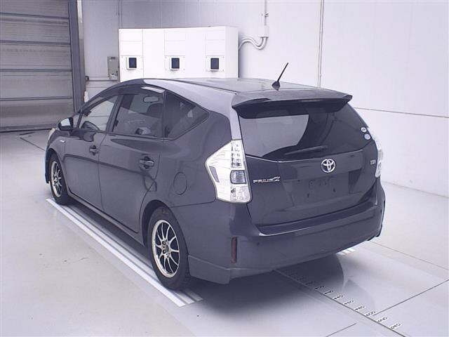 TOYOTA PRIUS ALPHA 2012
